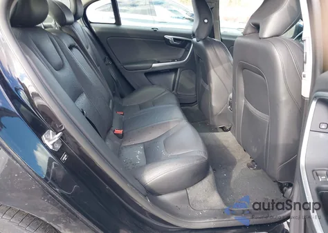 2018 Volvo S60 Inscription T5 Platinum z USA, uszkodzony, nr VIN LYV402TM1JB158640